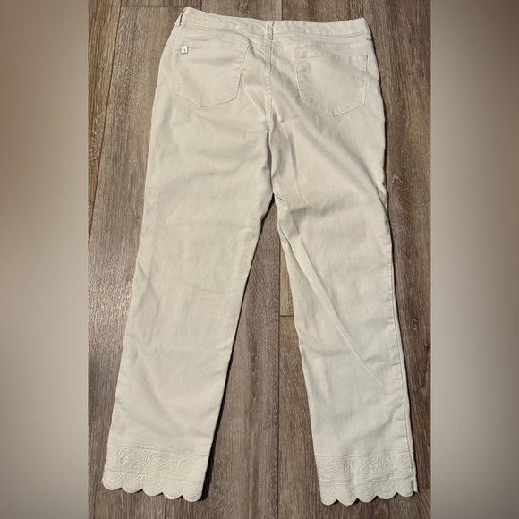 Pappagallo Women's White Cropped Jeans - Picture 2 of 5